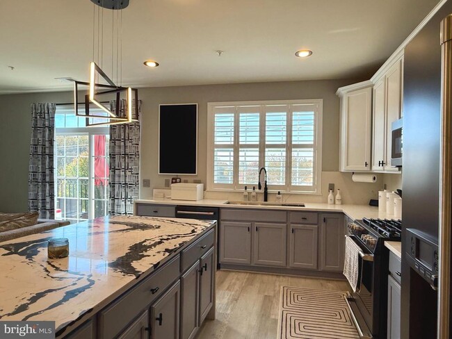 Building Photo - 7548 Morris St