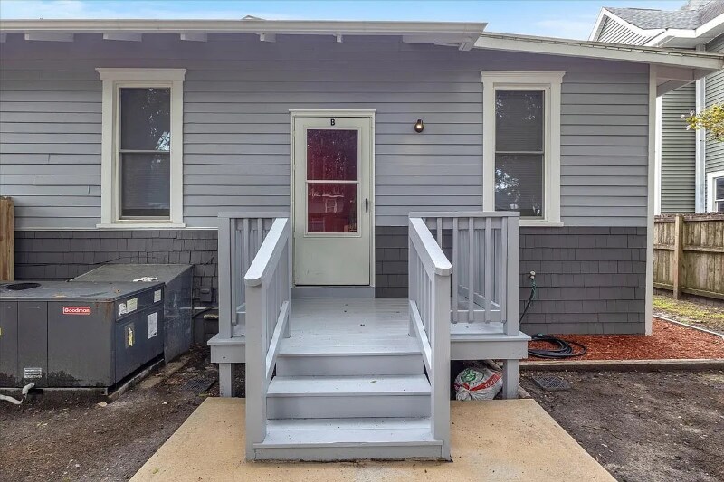 Building Photo - 103 N 13th St