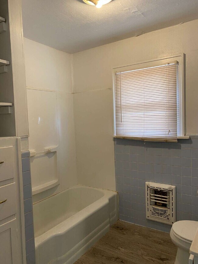 Building Photo - PRE-Leasing!! "Charming" 3-Bed, 2-Bath Home