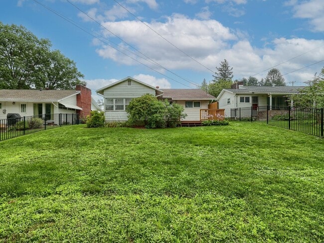 Building Photo - 3 Bedroom Single Family Home in Camp Hill