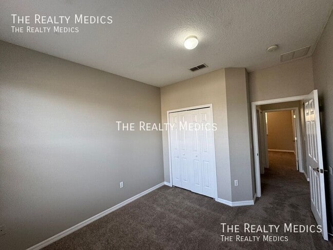 Building Photo - 447 Cierra Oaks Cir