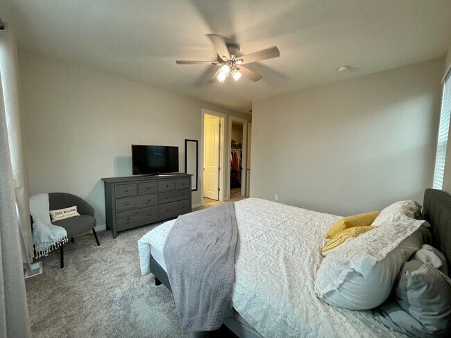 Building Photo - Hillsboro 3 Bed 2.5 Bath Townhome in Reeds Crossing ~ Includes A/C, 2 Car Garage w/ Level 2 Charg...