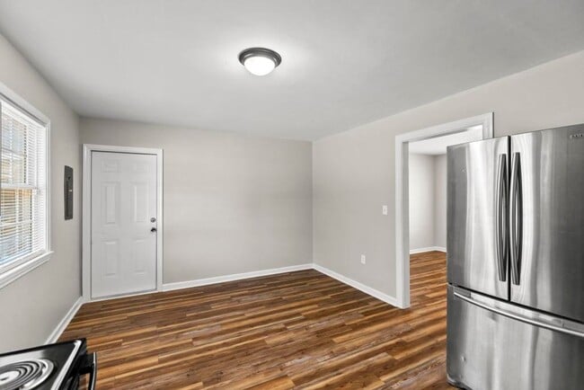 Building Photo - Newly Remodeled Hubert Home