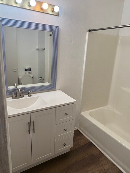 Upstair bath vanity - 2920 Dawn Ct