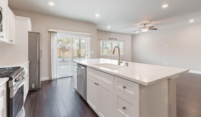 Building Photo - Loma Vista Home on 8800sf Lot for Lease