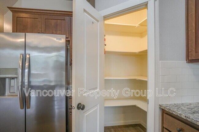 Building Photo - 5809 NE 71st Ave