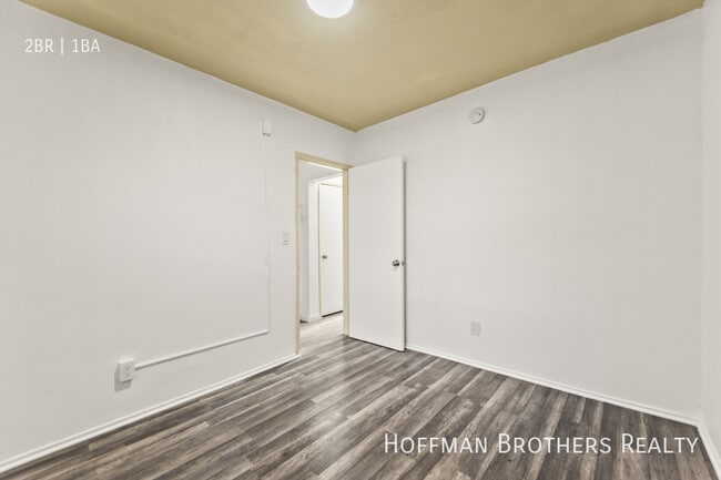 Building Photo - 8027 S. Broadway-6