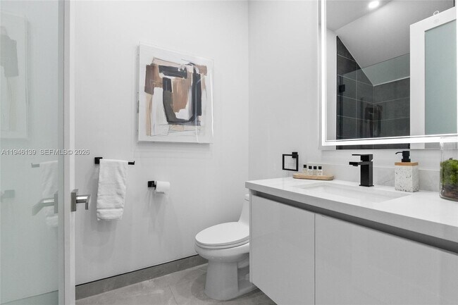 Building Photo - 325 SW 16th St