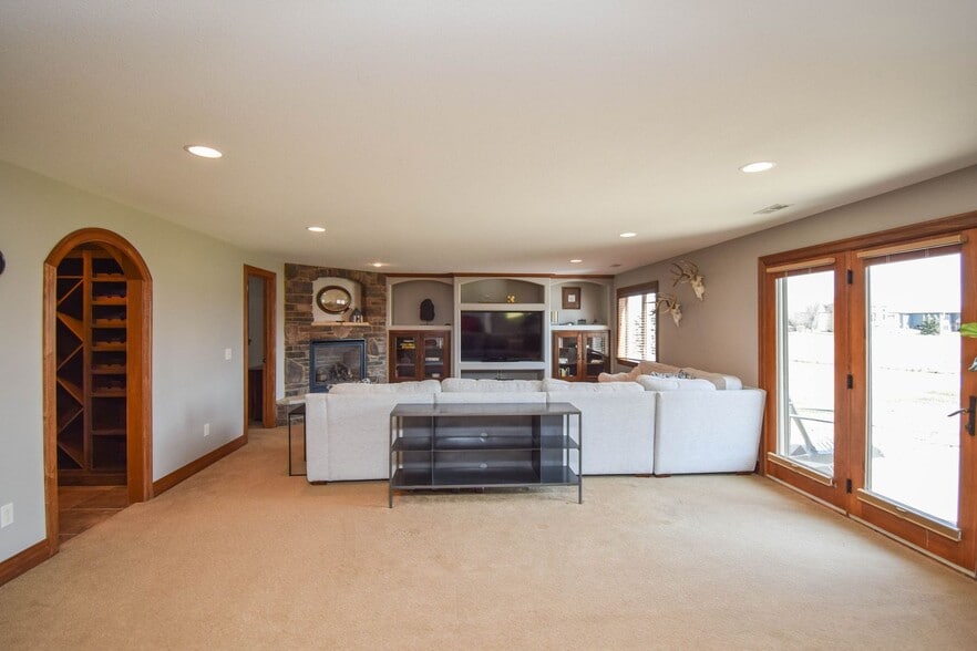 Building Photo - 2204 S Silverthorne Ave