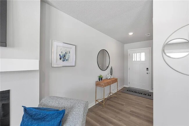 Building Photo - 305 Juniper Dr
