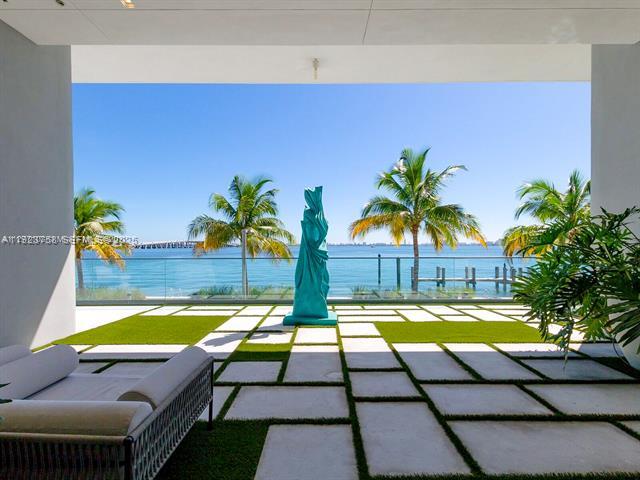 Building Photo - 3131 NE 7th Ave