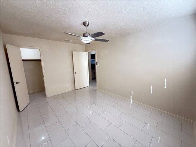 Building Photo - 12023 Sagecliff Dr