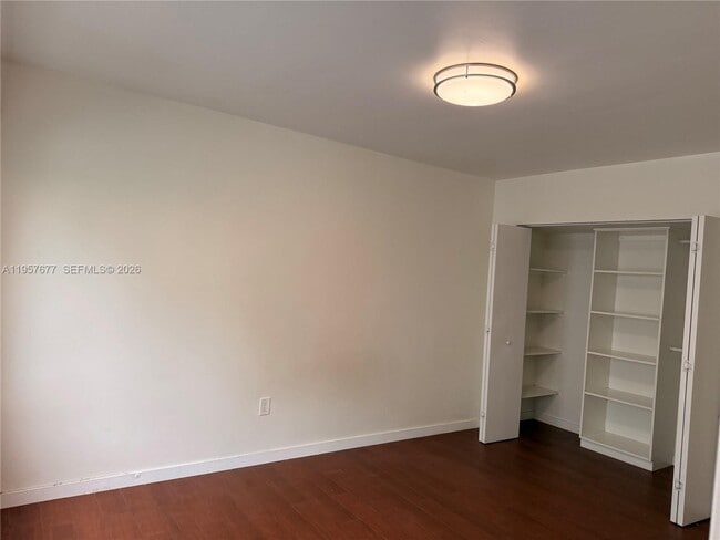 Building Photo - 10001 W Bay Harbor Dr