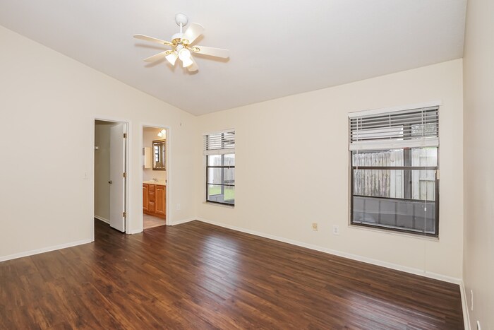 Building Photo - 830 E Charing Cross Cir