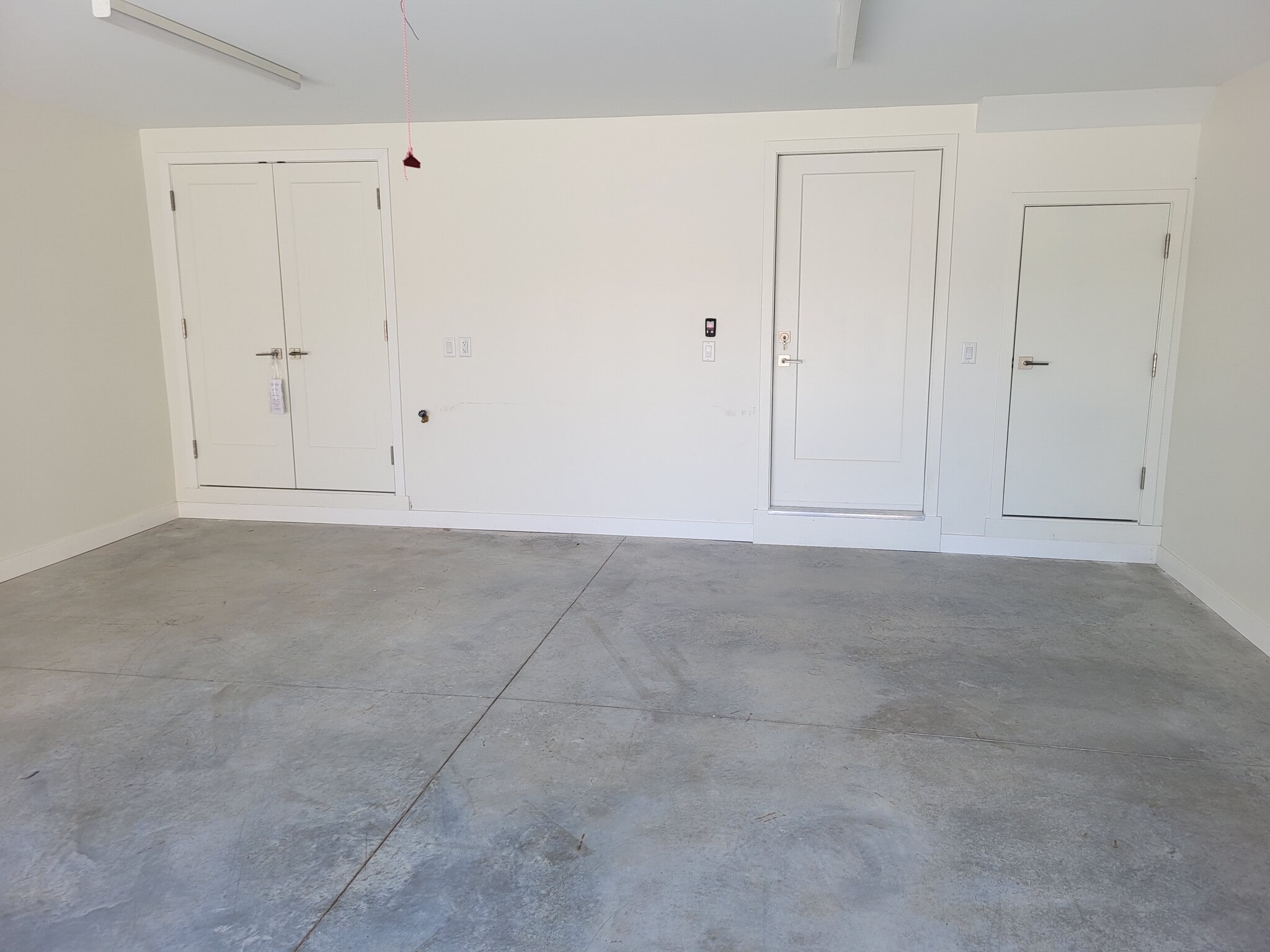 inside 1 car garage - 822 7th St