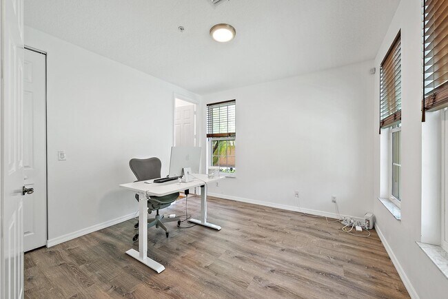 Building Photo - 1522 Limetree Bay Ave