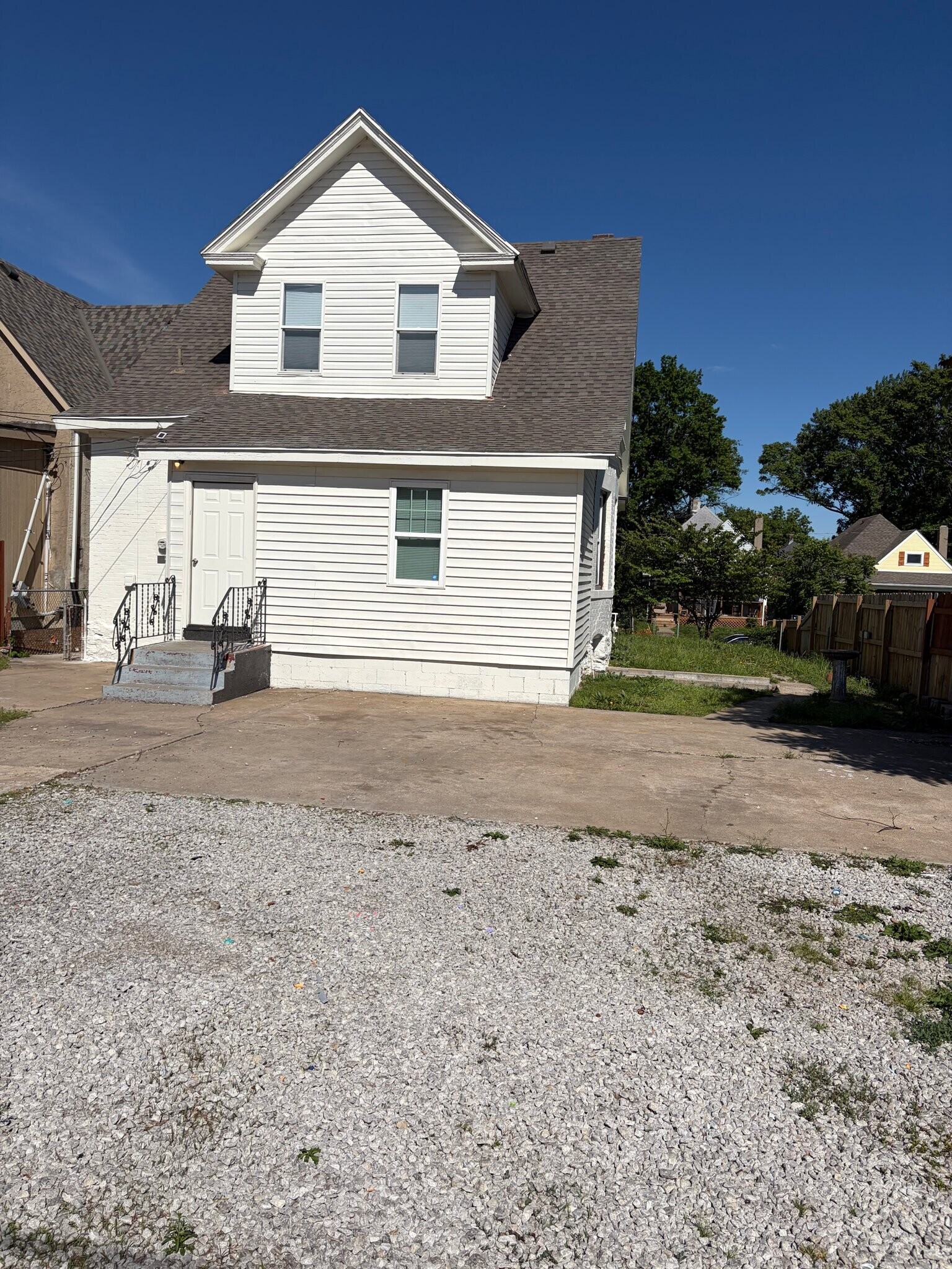 Building Photo - 2624 Montgall Ave