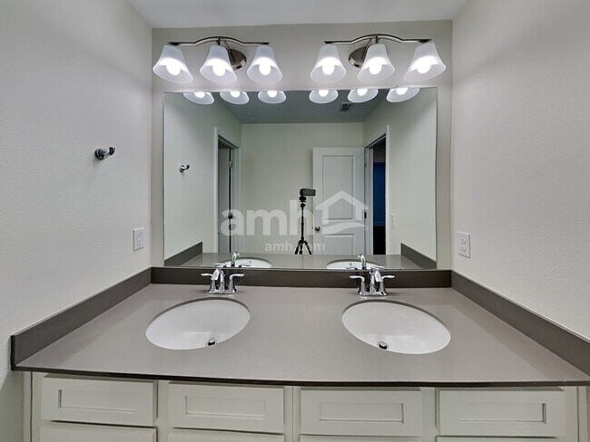 Building Photo - 33942 Thyme Dr