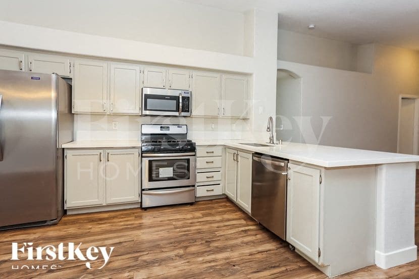 Building Photo - 7908 Olympus Ave