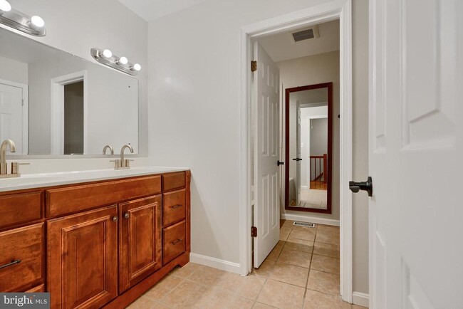 Building Photo - 733 Reedy Cir