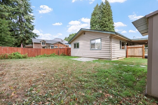 Building Photo - Move in ready now! 2 bedrooms 1 bath Tumwa...