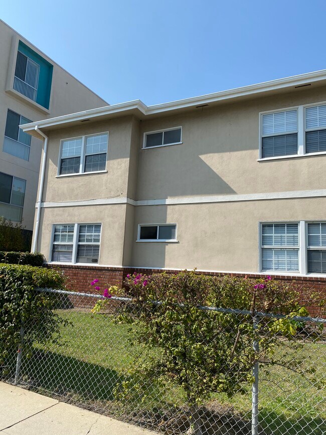 Primary Photo - 5310 Knowlton St