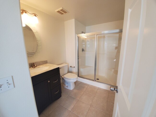 Building Photo - Gorgeous 3rd floor Corner Unit 3Bed/2Bath in Oceanside