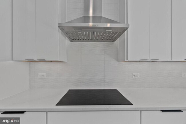 Building Photo - 5353 ZENITH OVLK