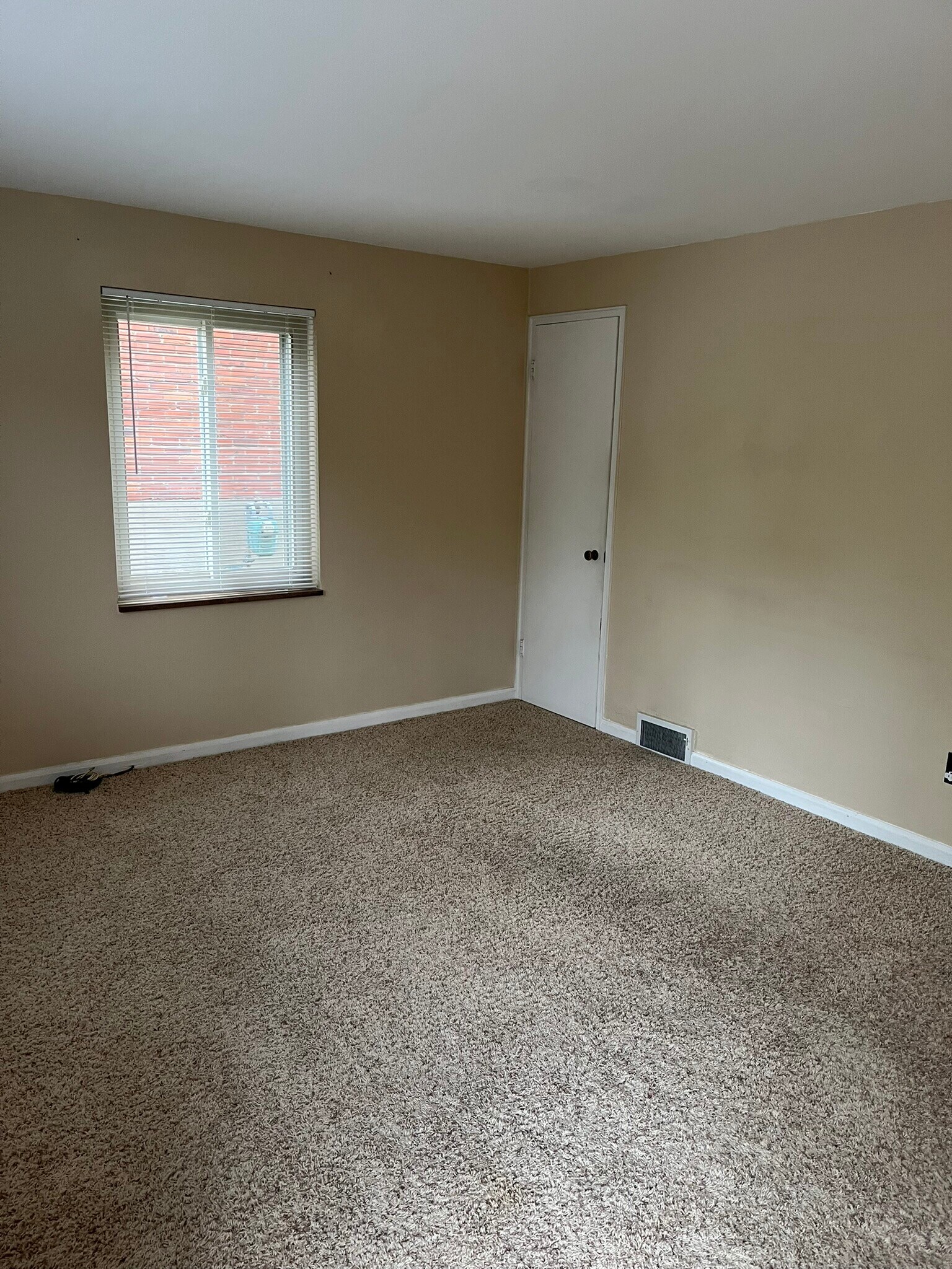 Building Photo - 709 Vallevista Ave