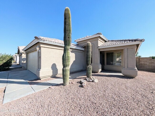 Building Photo - 7059 W Gardenia Ave