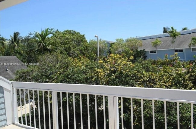 Building Photo - 798 Crandon Blvd