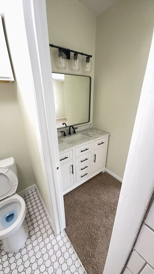Building Photo - Newly renovated 2 bedroom Townhouse for Re...