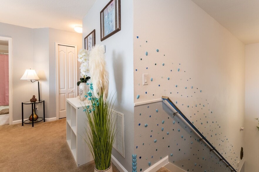 Building Photo - 5237 Oakbourne Ave