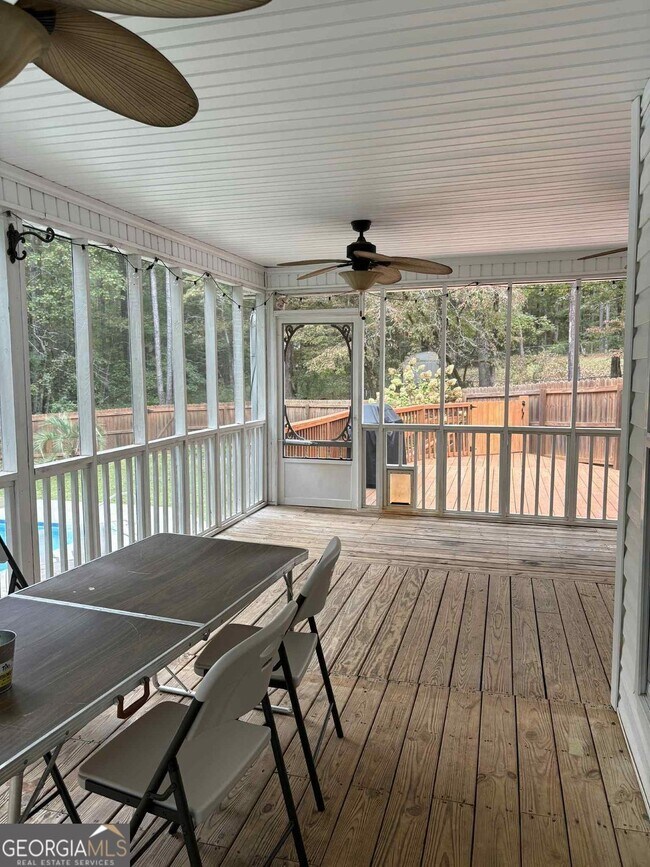 Building Photo - 68 Lancaster Way