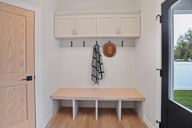 Building Photo - 614 6th St NW