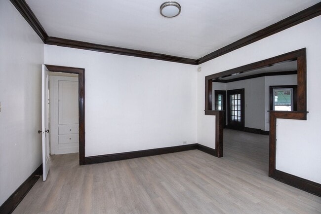 Building Photo - 2119 Lewis Dr