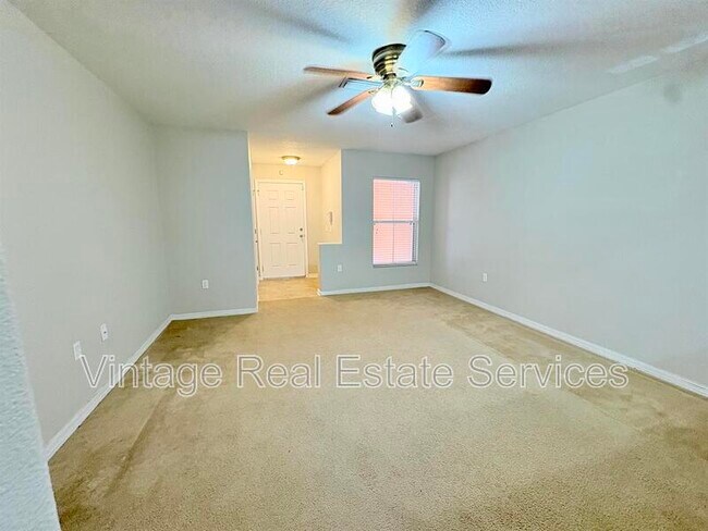 Building Photo - 10812 Kensington Park Ave