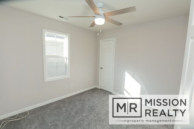 Building Photo - -- 3 BED 2 BATH HOME IN POPULAR NORTH SIDE --