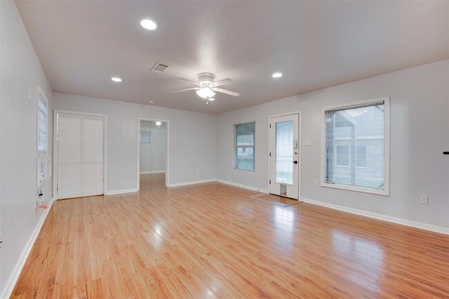 Building Photo - 4310 E Toliver St