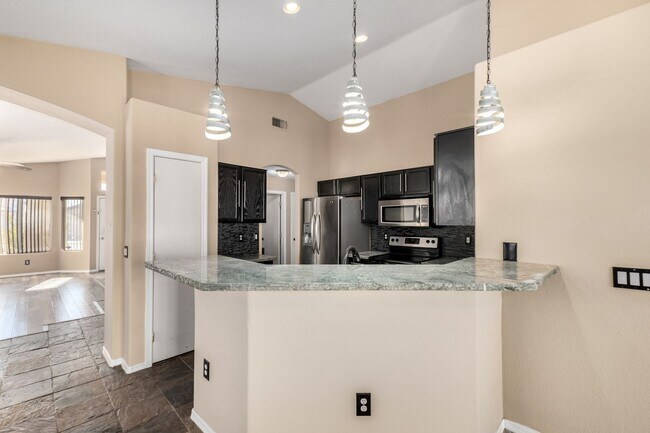 Building Photo - Charming 4-Bedroom Peoria Home with Private Pool – Great Location!