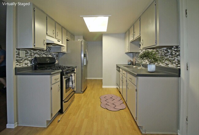 Building Photo - 1520 Sutter Dr