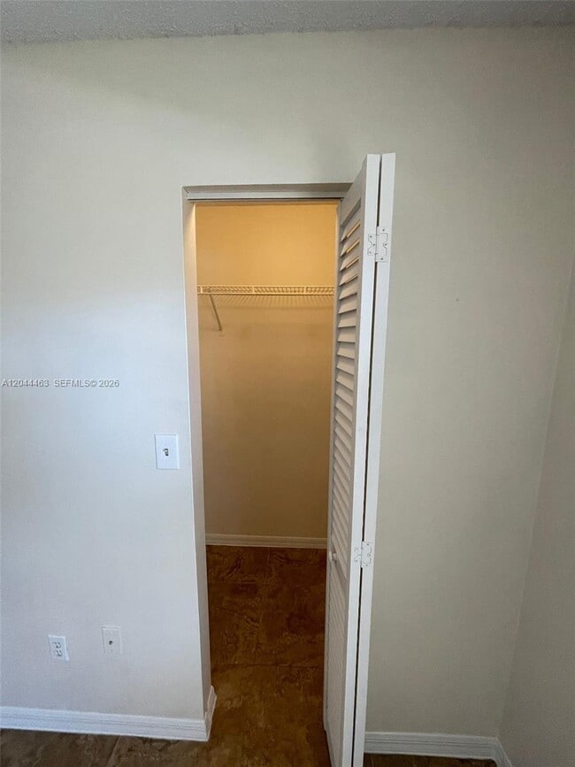 Building Photo - 6031 SW 36th Ct