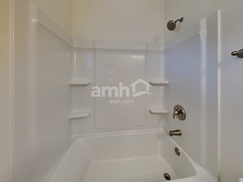 Building Photo - 5935 Hart Way