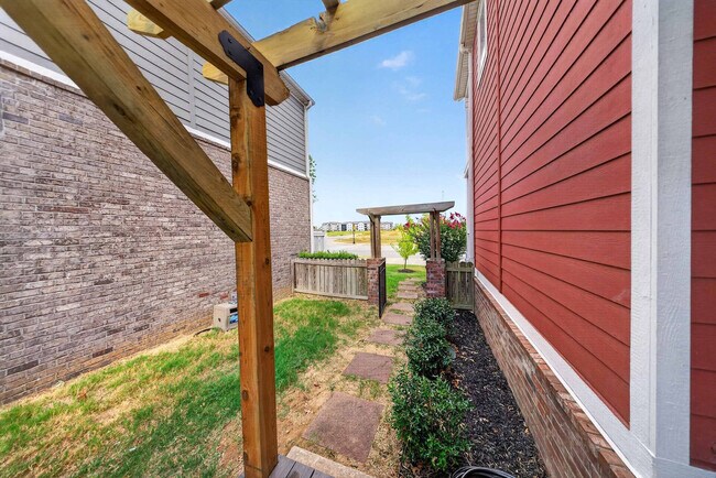 Building Photo - 661 County Road 876-SI ID1631816P