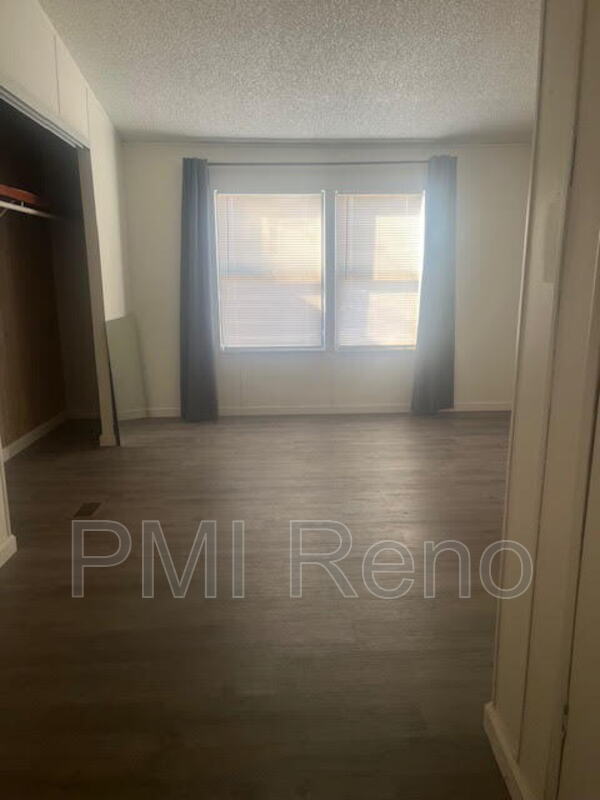 Building Photo - 5580 Paullo Ln