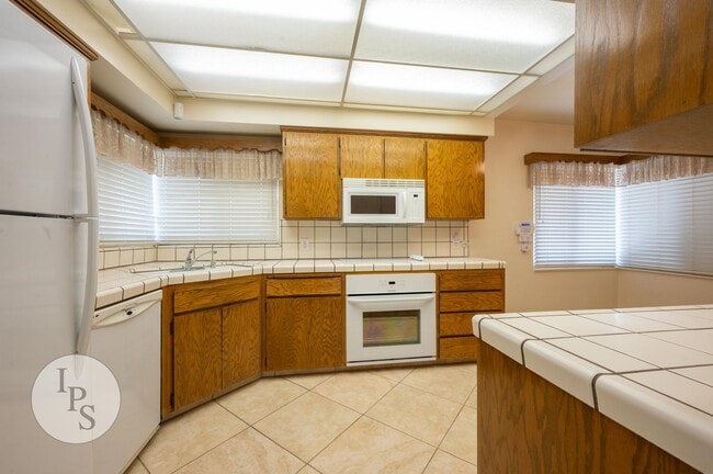 Building Photo - Fresno South East Home, 3BR/1BA, Built 195...