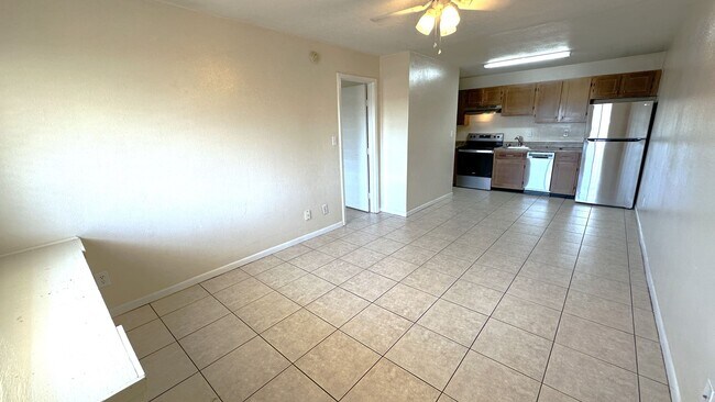 Building Photo - WALK TO CAMPUS 1/1 Condo w/ Stainless Steel Appliances, Walk In Closet, Comm Pool! $1025/month! A...