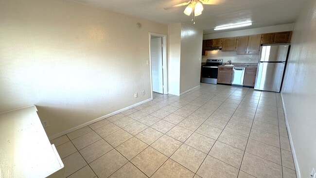 Building Photo - WALK TO CAMPUS 1/1 Condo w/ Stainless Steel Appliances, Walk In Closet, Comm Pool! $1095/month! A...