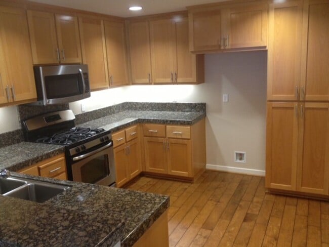 Building Photo - 3 BD/3.5 BA Townhouse in downtown Livermore Station, No Pets