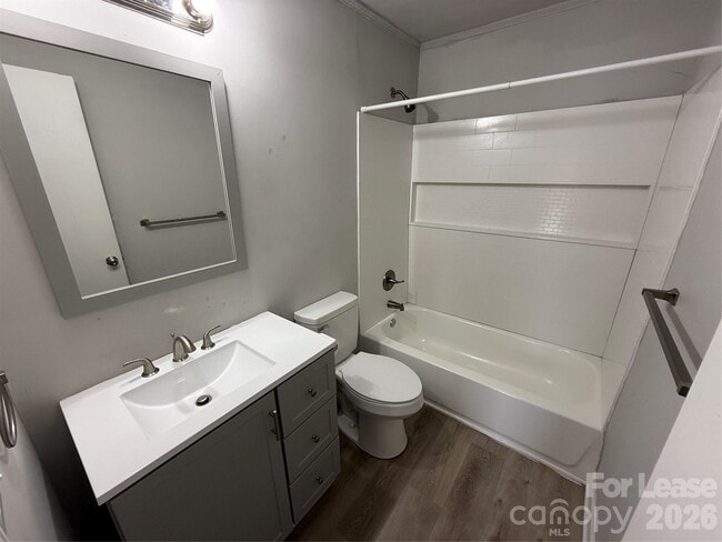 Building Photo - 707 N Main St